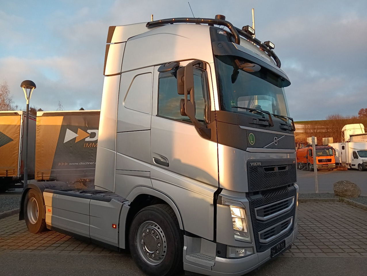 Volvo FH460 Globe FullSpoiler TV I-PARC 2xTank German - Tracteur routier: photos 2 Volvo FH460 Globe FullSpoiler TV I-PARC 2xTank German - Tracteur routier: photos 2