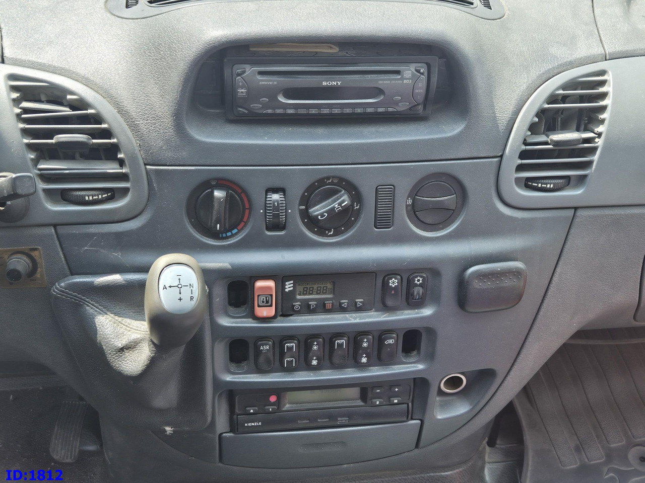 Minibus, Transport de personnes MERCEDES-BENZ Sprinter 413 - 17 Place: photos 12 Minibus, Transport de personnes MERCEDES-BENZ Sprinter 413 - 17 Place: photos 12