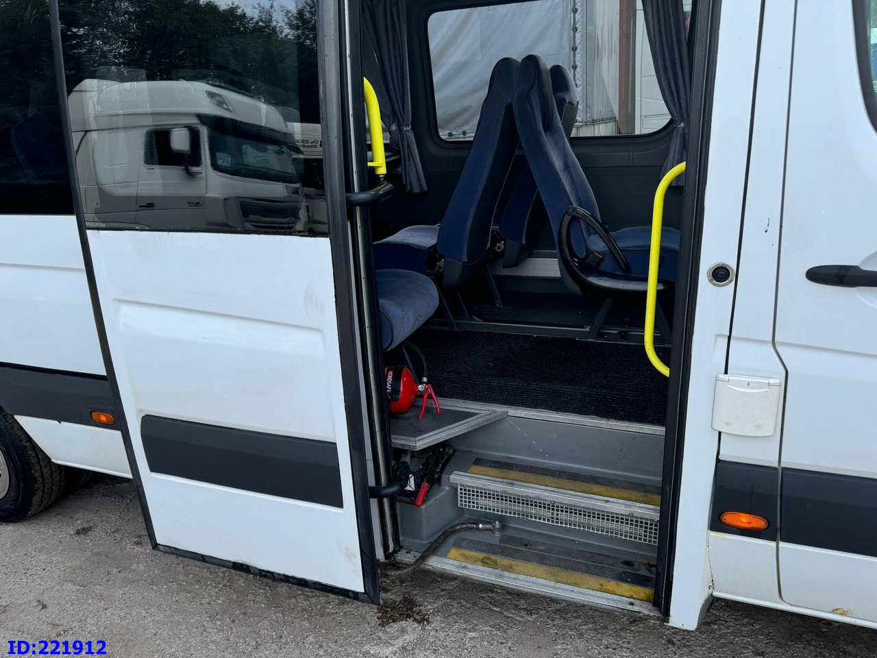 MERCEDES-BENZ Sprinter 518 VIP 17-Place - Autocar: photos 5 MERCEDES-BENZ Sprinter 518 VIP 17-Place - Autocar: photos 5
