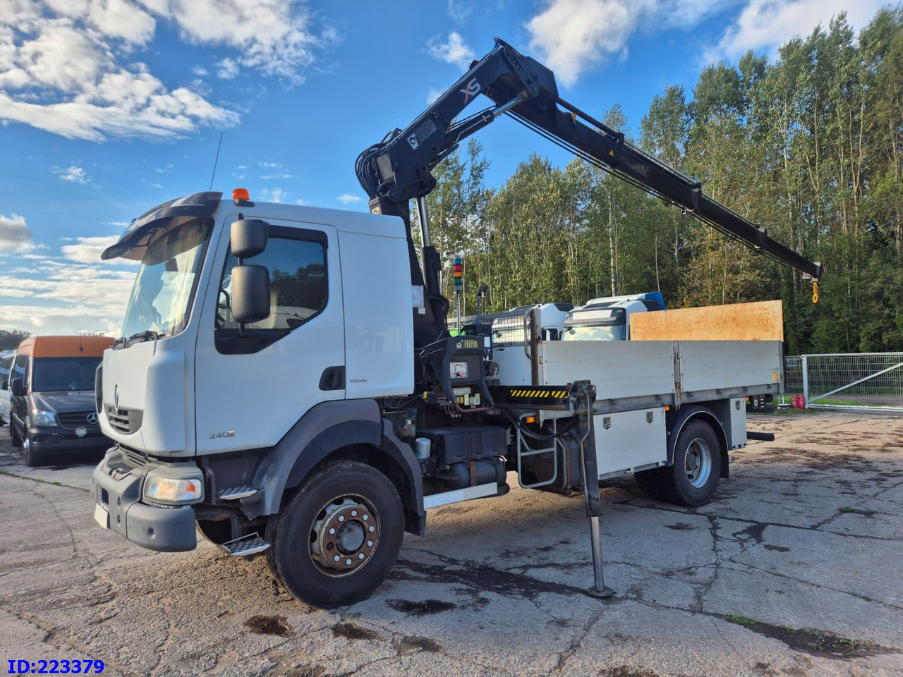 Camion plateau RENAULT Midlum 240.16 4x4 + HIAB 122 E-3 HIDUO: photos 1