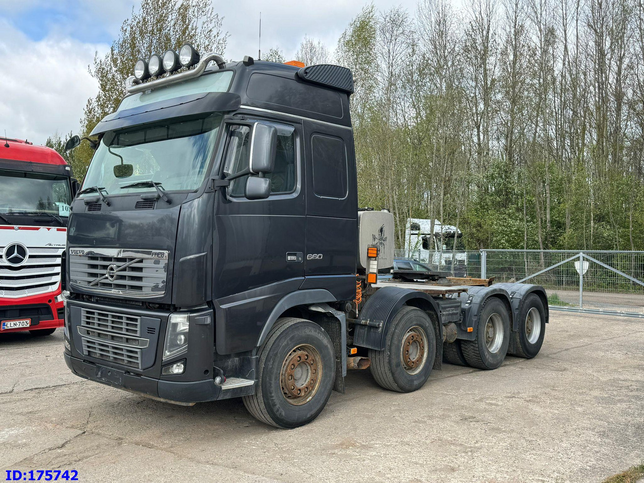 VOLVO FH16 660HP 8x4 - Tracteur routier: photos 1 VOLVO FH16 660HP 8x4 - Tracteur routier: photos 1