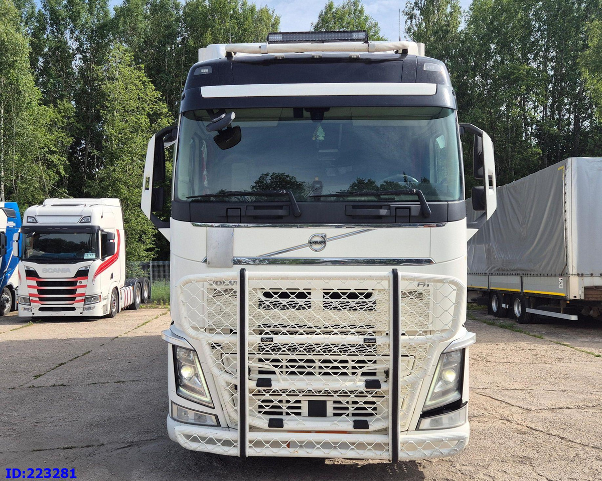 VOLVO FH13 540HP 6x2 (10 tyre) Euro6 - Camion isothermique: photos 2 VOLVO FH13 540HP 6x2 (10 tyre) Euro6 - Camion isothermique: photos 2