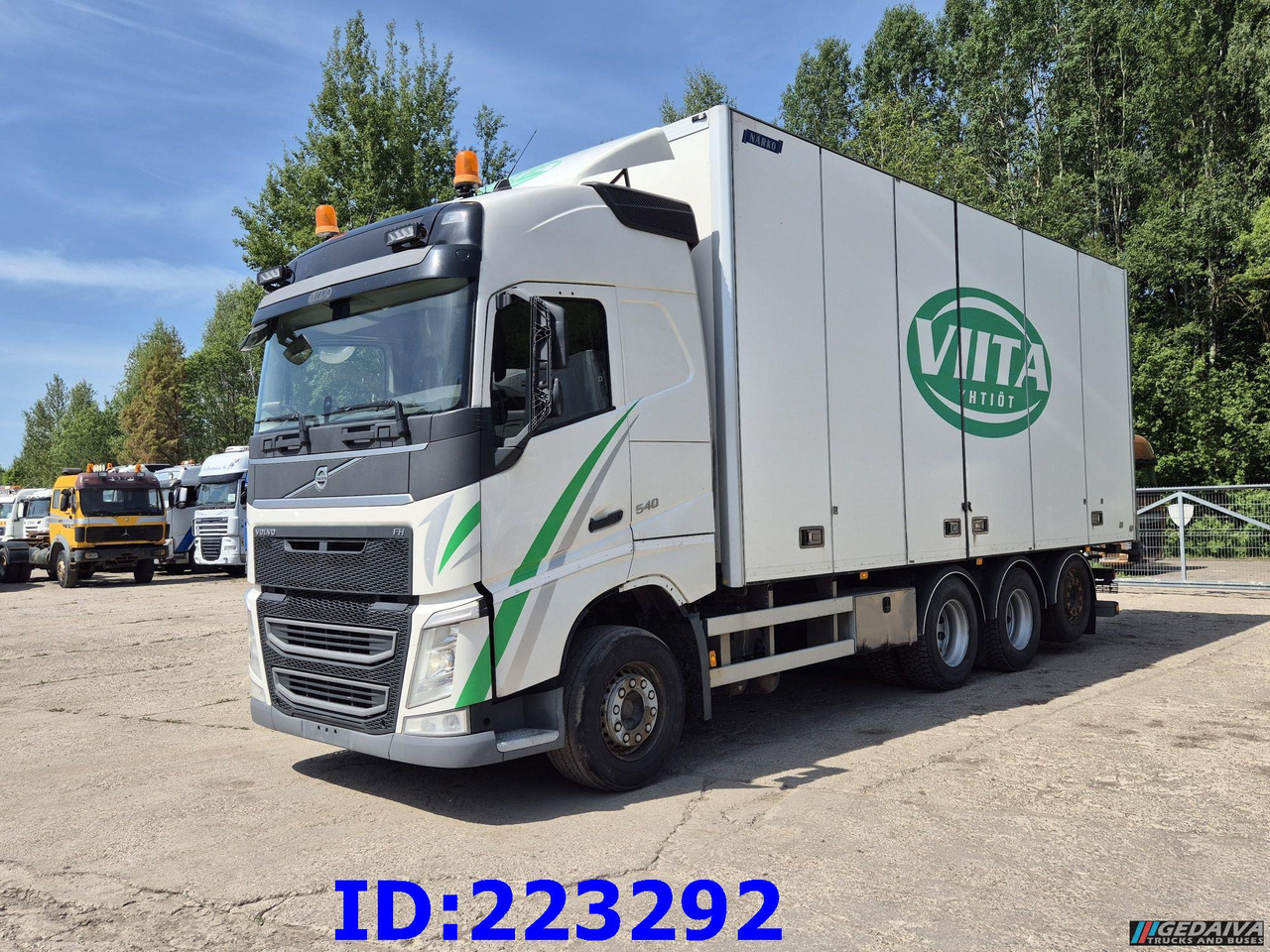VOLVO FH13 540HP 8x4 Steering axle - Camion isothermique: photos 1 VOLVO FH13 540HP 8x4 Steering axle - Camion isothermique: photos 1