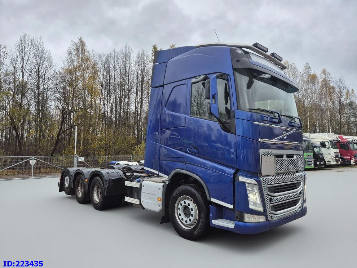 VOLVO FH13 540HP 8x4 (steering axle) - Châssis cabine: photos 4 VOLVO FH13 540HP 8x4 (steering axle) - Châssis cabine: photos 4