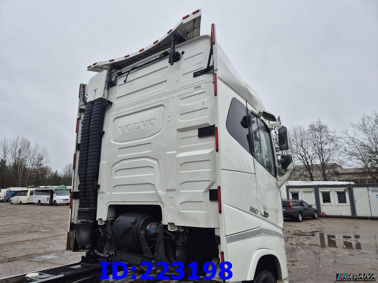 VOLVO FH16 650HP 8X4 (Steering axle) - Châssis cabine: photos 5 VOLVO FH16 650HP 8X4 (Steering axle) - Châssis cabine: photos 5