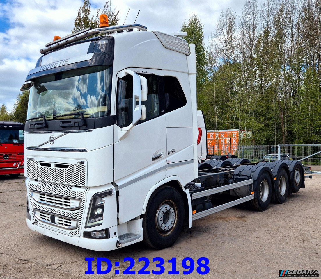 VOLVO FH16 650HP 8X4 (Steering axle) - Châssis cabine: photos 1 VOLVO FH16 650HP 8X4 (Steering axle) - Châssis cabine: photos 1