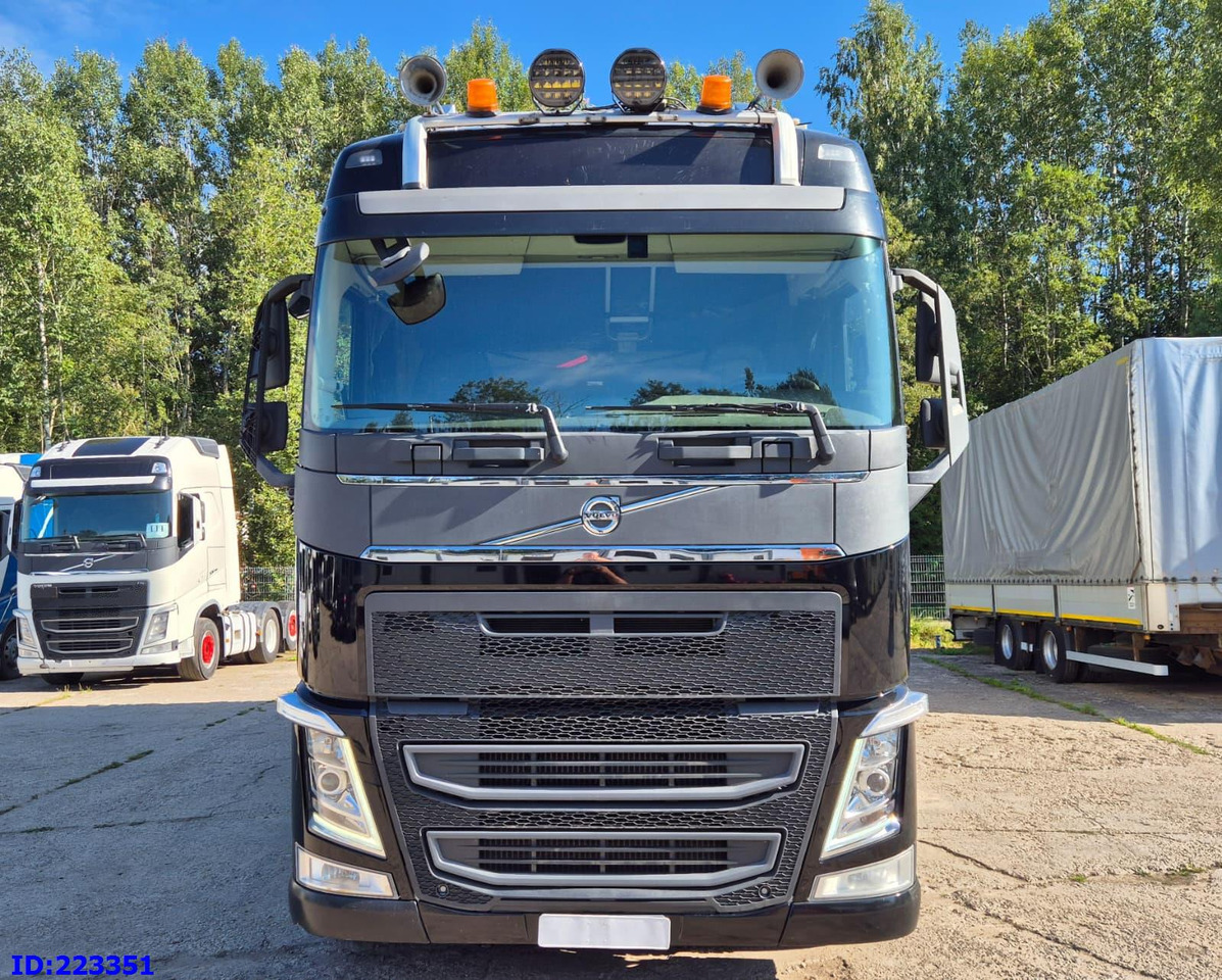 VOLVO FH16 750HP - 8x4-Steering axle - Camion à rideaux coulissants: photos 2 VOLVO FH16 750HP - 8x4-Steering axle - Camion à rideaux coulissants: photos 2