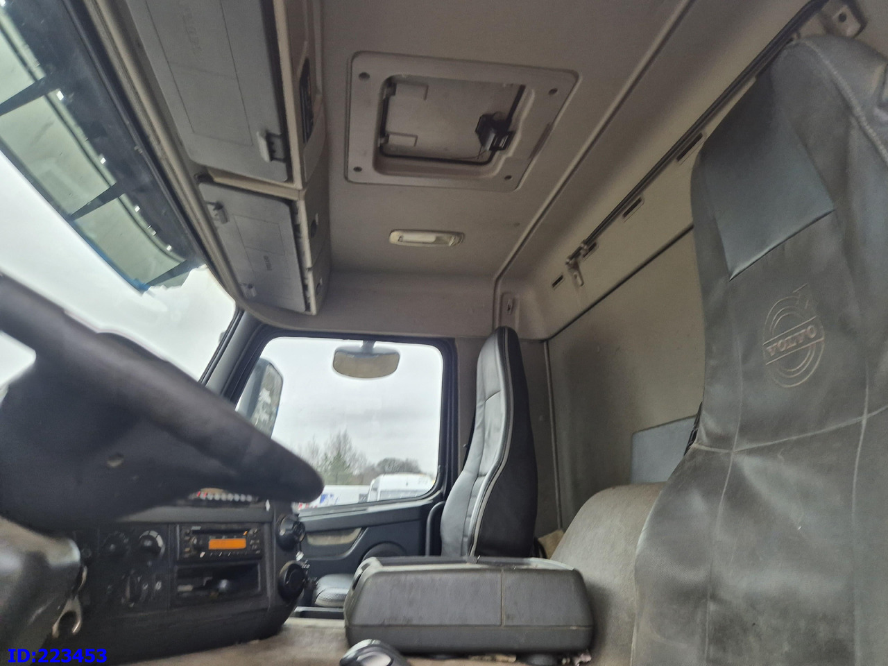 Camion citerne VOLVO FM11 450HP 6x2 TANK 16000 l / VACUUM JUROP PR 150 / ASENIZACYJNY / Euro5 / Steering Axle: photos 11 Camion citerne VOLVO FM11 450HP 6x2 TANK 16000 l / VACUUM JUROP PR 150 / ASENIZACYJNY / Euro5 / Steering Axle: photos 11