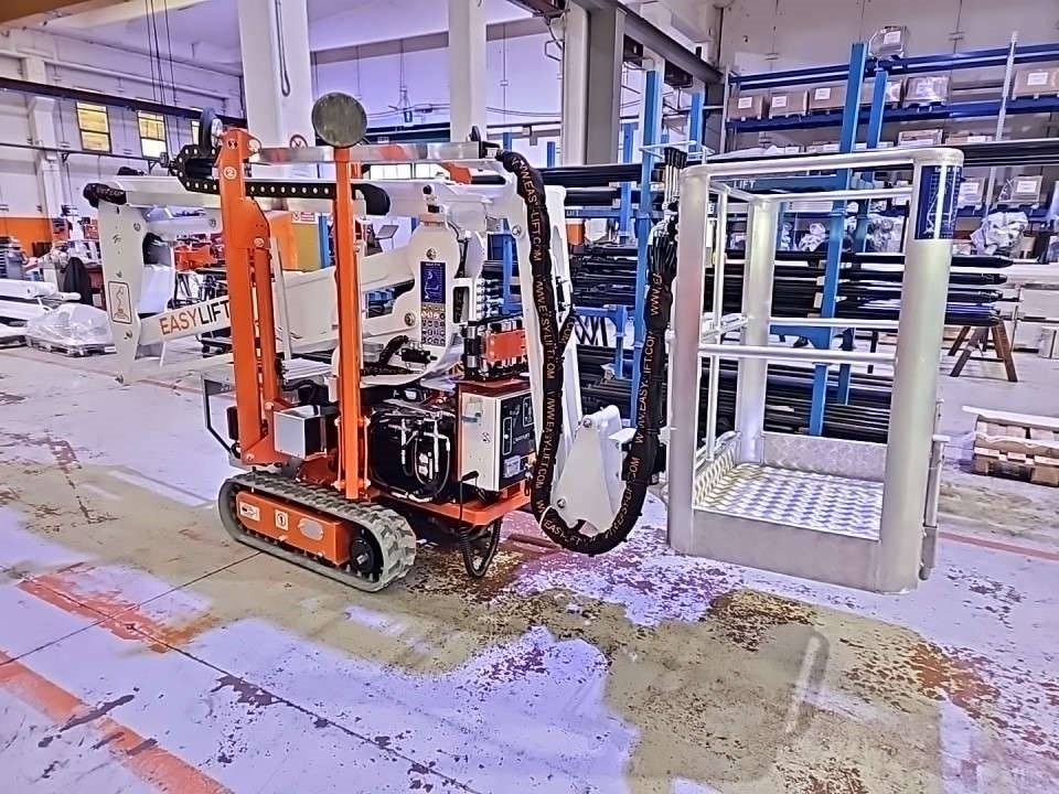 EasyLift R130 - Nacelle articulée: photos 1 EasyLift R130 - Nacelle articulée: photos 1