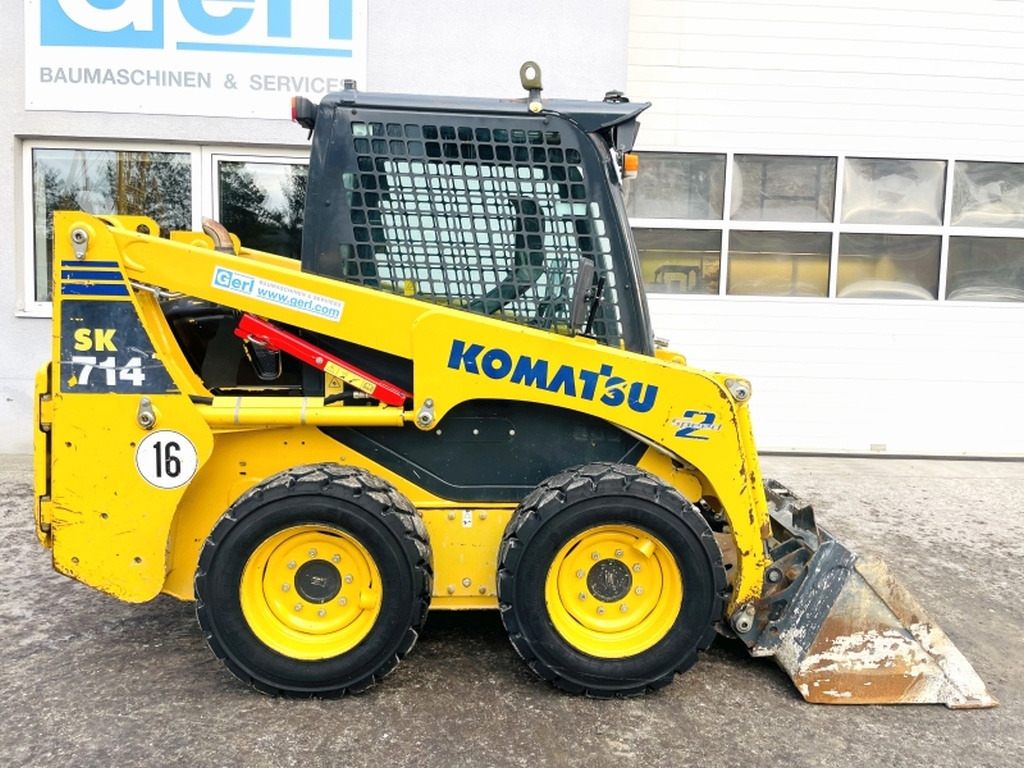 Komatsu SK714 (3906) - Mini chargeuse: photos 2 Komatsu SK714 (3906) - Mini chargeuse: photos 2
