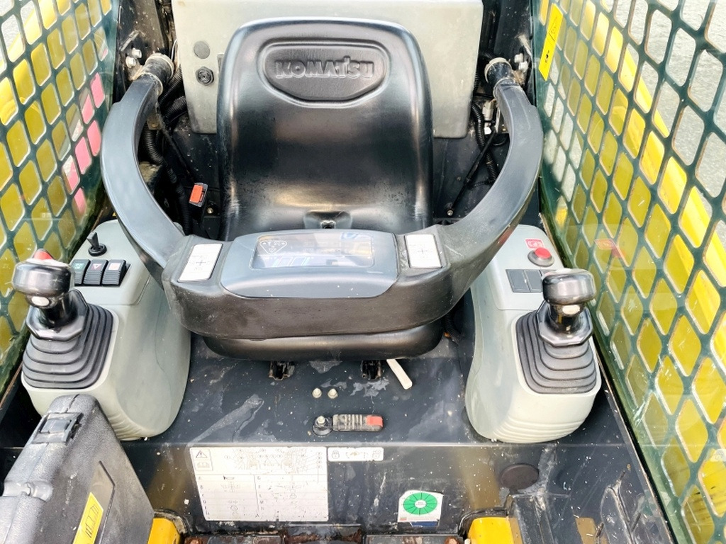 Komatsu SK714 (3906) - Mini chargeuse: photos 5 Komatsu SK714 (3906) - Mini chargeuse: photos 5