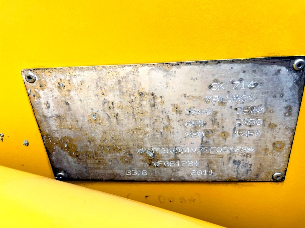 Komatsu SK714-5 (3947) - Mini chargeuse: photos 3 Komatsu SK714-5 (3947) - Mini chargeuse: photos 3