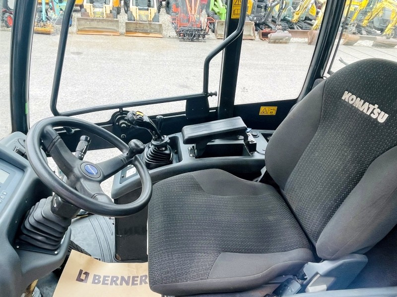 Komatsu WA100M-7 (3823) - Chargeuse sur pneus: photos 5 Komatsu WA100M-7 (3823) - Chargeuse sur pneus: photos 5