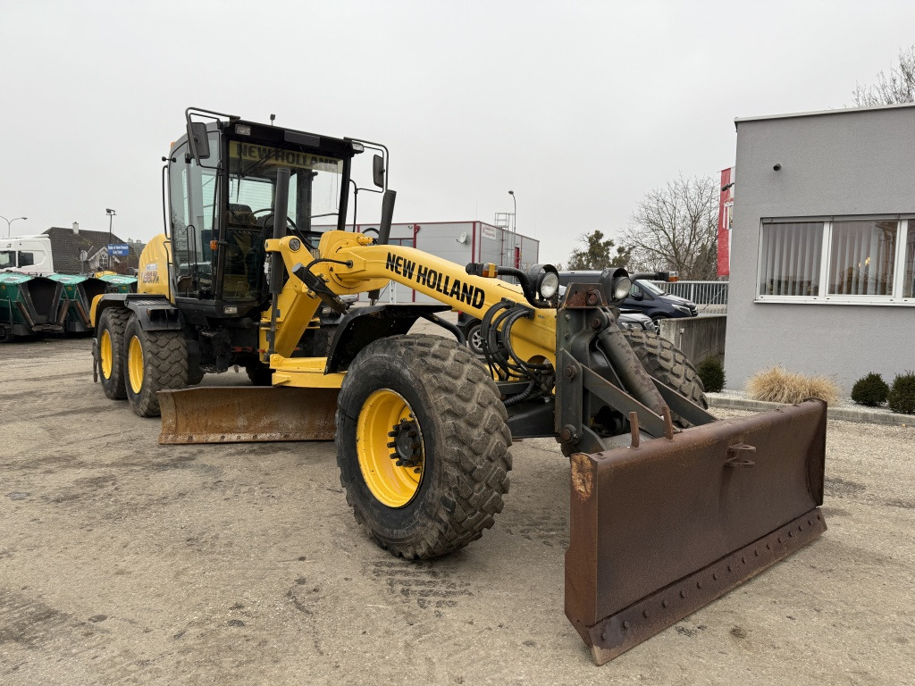 Niveleuse New Holland F 156.7A (111785): photos 7 Niveleuse New Holland F 156.7A (111785): photos 7