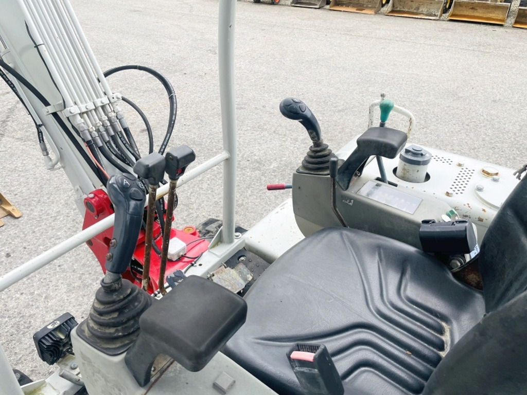 Takeuchi TB135 (4056) - Mini pelle: photos 5 Takeuchi TB135 (4056) - Mini pelle: photos 5