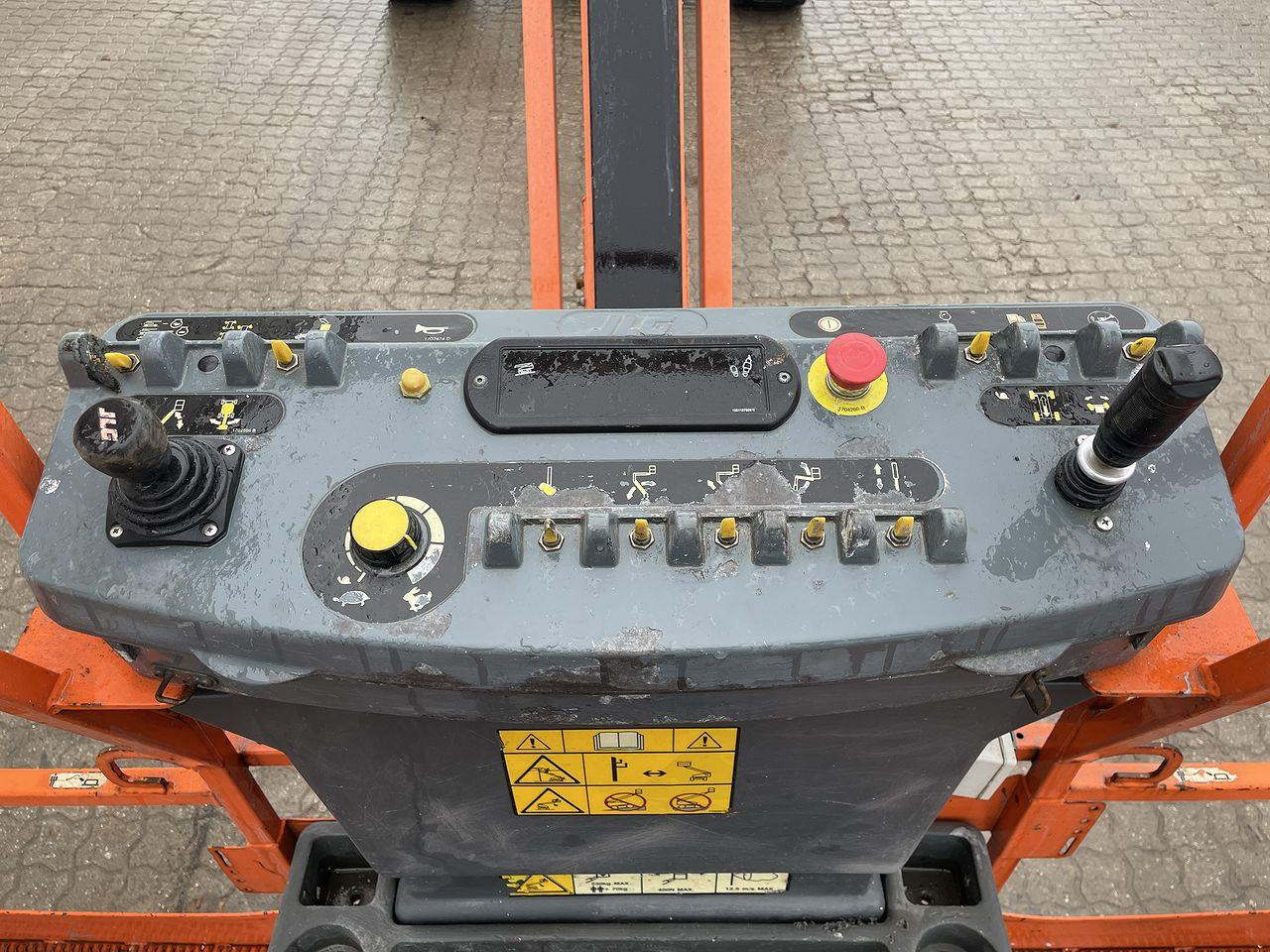 JLG 800AJ - Nacelle télescopique: photos 3 JLG 800AJ - Nacelle télescopique: photos 3