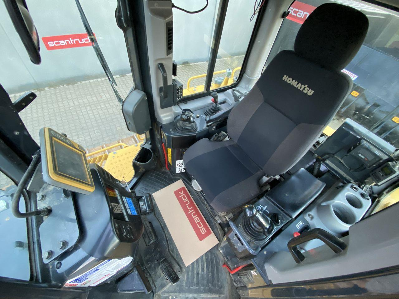 Komatsu D65PXI-18EO - Bulldozer: photos 3 Komatsu D65PXI-18EO - Bulldozer: photos 3