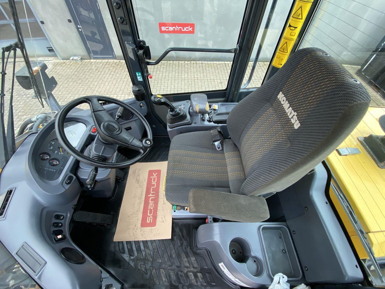 Komatsu WA200-7 - Chargeuse sur pneus: photos 3 Komatsu WA200-7 - Chargeuse sur pneus: photos 3
