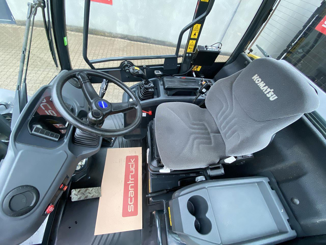 Komatsu WA70M-8EO - Valet de ferme: photos 3 Komatsu WA70M-8EO - Valet de ferme: photos 3