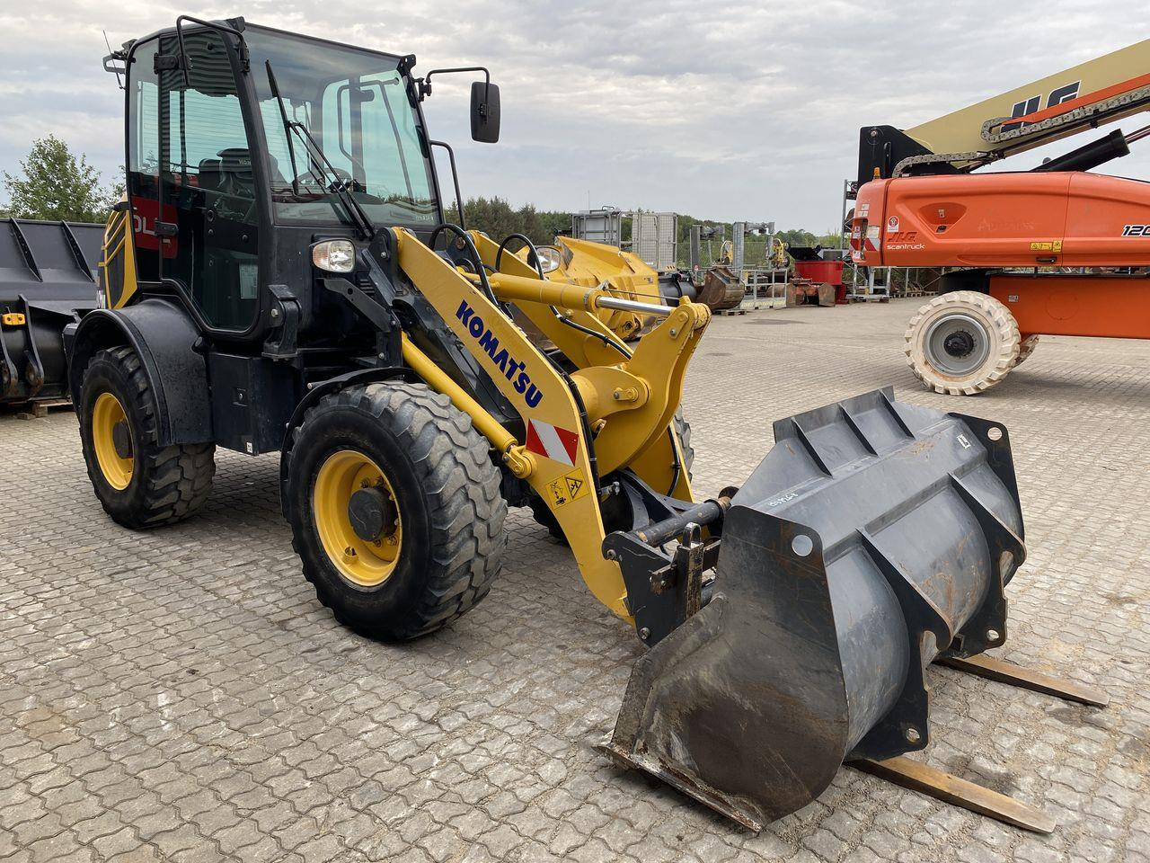Komatsu WA80M-8EO - Valet de ferme: photos 5 Komatsu WA80M-8EO - Valet de ferme: photos 5