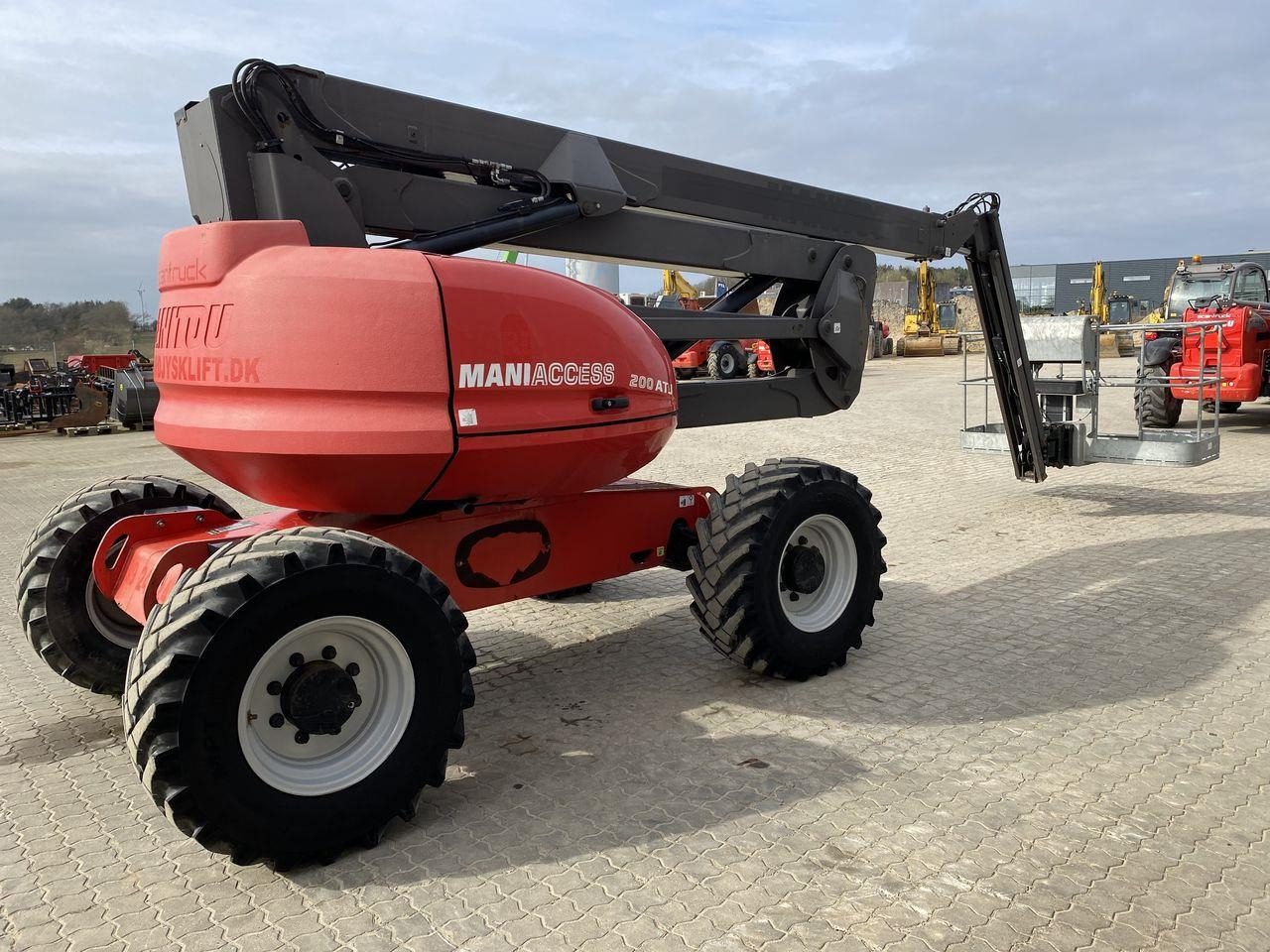 Manitou 200ATJ RC - Nacelle articulée: photos 4 Manitou 200ATJ RC - Nacelle articulée: photos 4