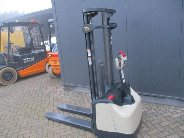 Crown WF 3000-1.0 TL - Gerbeur: photos 3 Crown WF 3000-1.0 TL - Gerbeur: photos 3