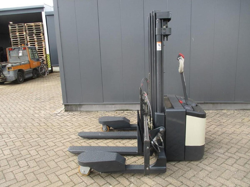 Crown WS2300-1.8TT-4W-4415 - Gerbeur: photos 2 Crown WS2300-1.8TT-4W-4415 - Gerbeur: photos 2