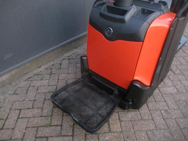 Toyota SPE120 - Transpalette: photos 5 Toyota SPE120 - Transpalette: photos 5