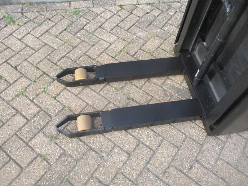 Gerbeur Toyota SWE 100: photos 8 Gerbeur Toyota SWE 100: photos 8