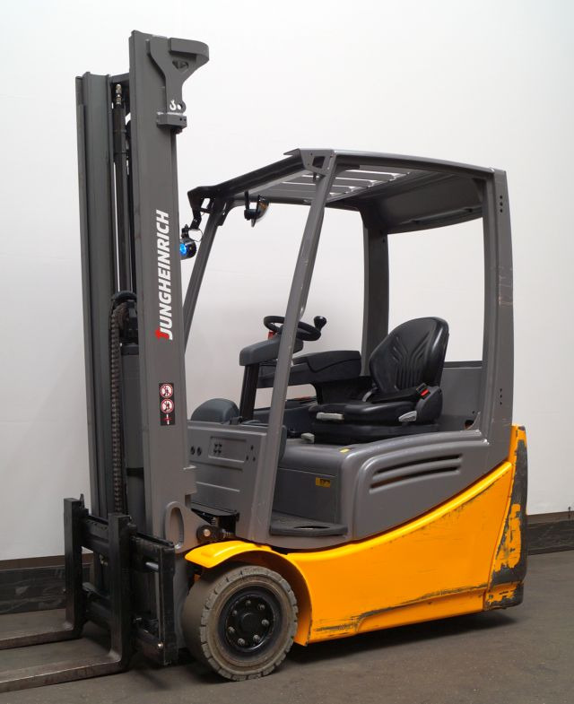 Jungheinrich EFG216k - Chariot élévateur électrique: photos 1 Jungheinrich EFG216k - Chariot élévateur électrique: photos 1