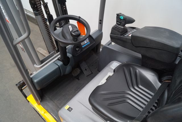 Jungheinrich EFG216k - Chariot élévateur électrique: photos 3 Jungheinrich EFG216k - Chariot élévateur électrique: photos 3