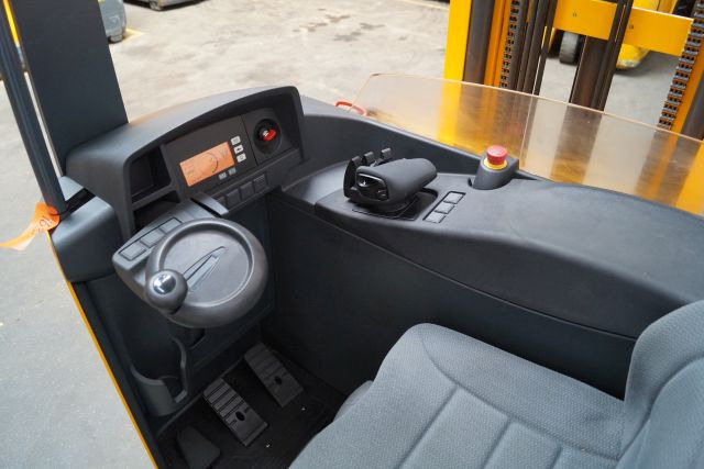 Jungheinrich ETV214 - Chariot à mât rétractable: photos 3 Jungheinrich ETV214 - Chariot à mât rétractable: photos 3