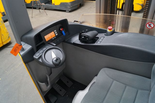 Jungheinrich ETV214 - Chariot à mât rétractable: photos 3 Jungheinrich ETV214 - Chariot à mât rétractable: photos 3