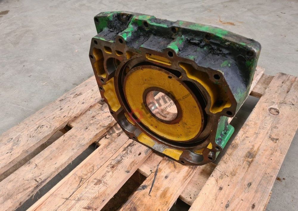 OBUDOWA SKRZYNI R124437 JOHN DEERE 7600 7700 7800 - Boîte de vitesse: photos 2 OBUDOWA SKRZYNI R124437 JOHN DEERE 7600 7700 7800 - Boîte de vitesse: photos 2