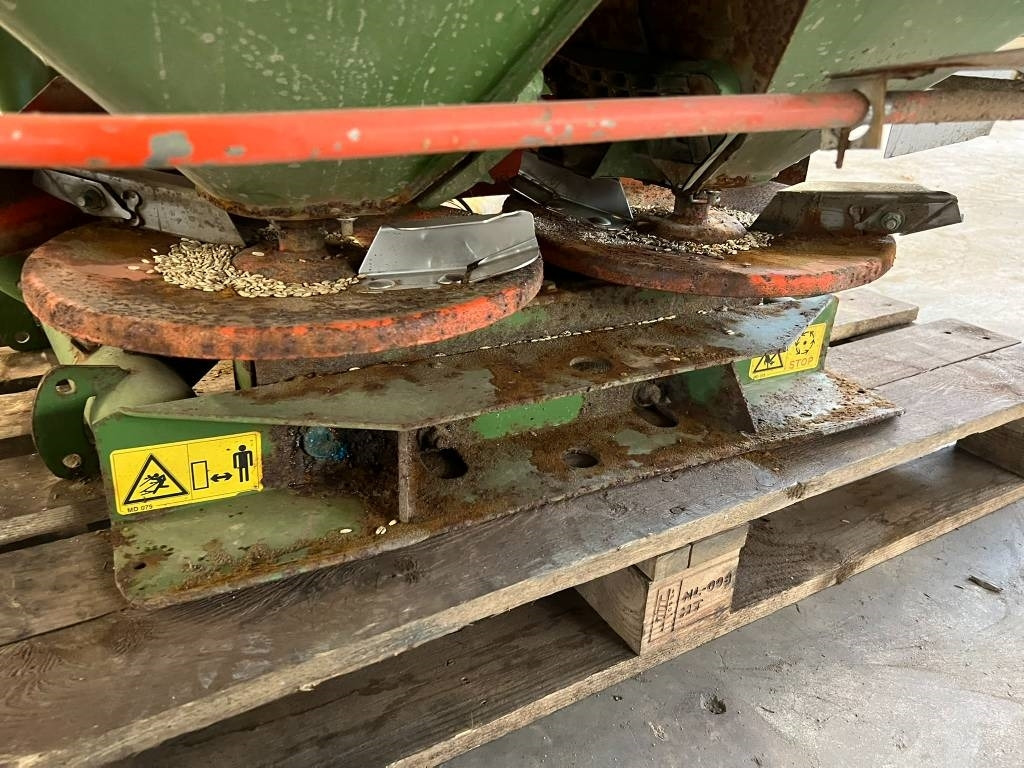 Amazone ZA-F 804 R kunstmest strooier - Distributeur d'engrais: photos 5 Amazone ZA-F 804 R kunstmest strooier - Distributeur d'engrais: photos 5