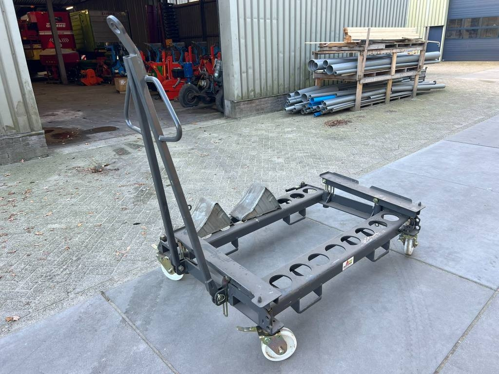 Claas / Fliegl Cargos transport kar - Autochargeuse: photos 1 Claas / Fliegl Cargos transport kar - Autochargeuse: photos 1