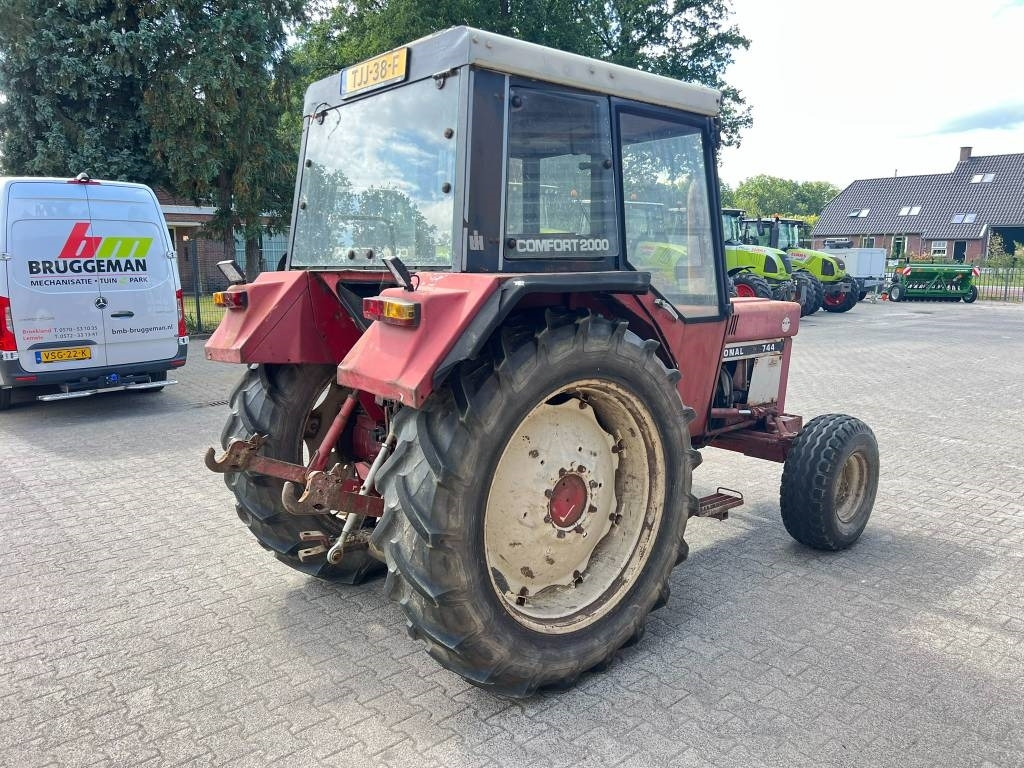 International 744 - Tracteur agricole: photos 5 International 744 - Tracteur agricole: photos 5