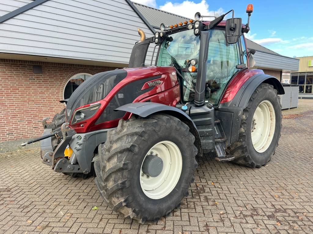 Valtra T 174 Versu - Tracteur agricole: photos 1 Valtra T 174 Versu - Tracteur agricole: photos 1