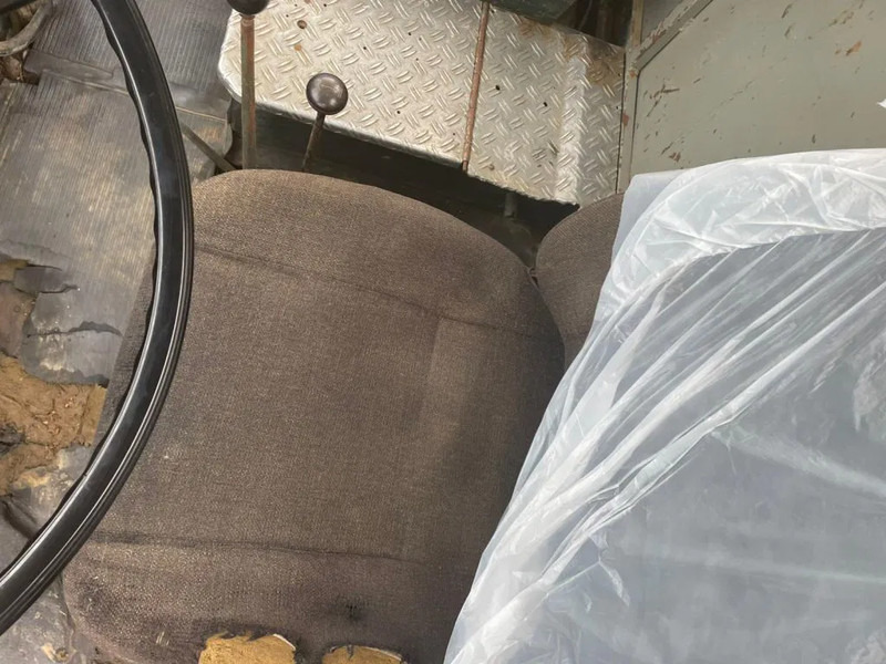 Mercedes-Benz 813 + Manual + Kipper + 4x4 - Camion benne: photos 4 Mercedes-Benz 813 + Manual + Kipper + 4x4 - Camion benne: photos 4