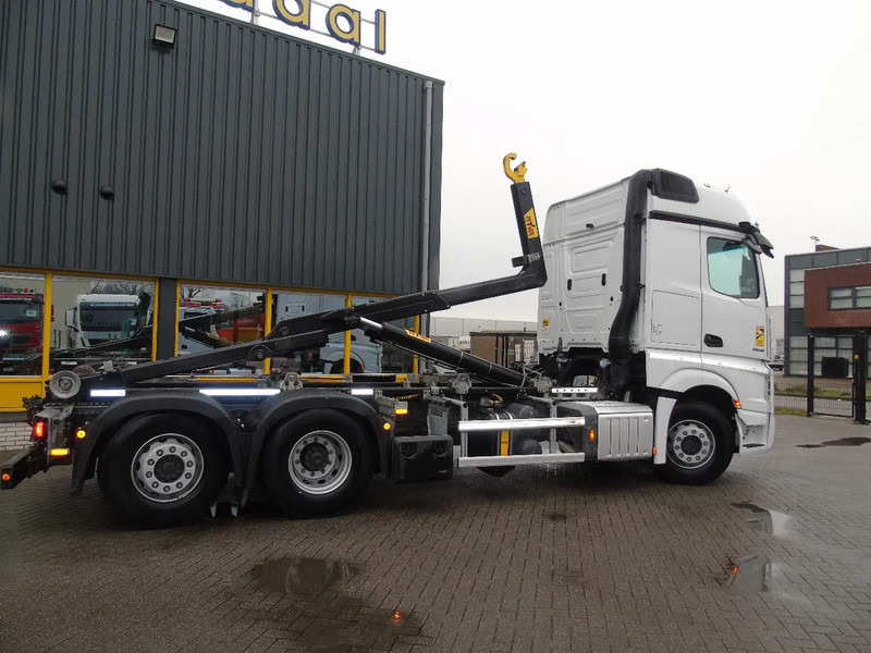 Mercedes-Benz Actros 2548 + 6x2 + RETARDER + 132.000km + 20TON HOOK HYVA - Camion ampliroll: photos 4 Mercedes-Benz Actros 2548 + 6x2 + RETARDER + 132.000km + 20TON HOOK HYVA - Camion ampliroll: photos 4