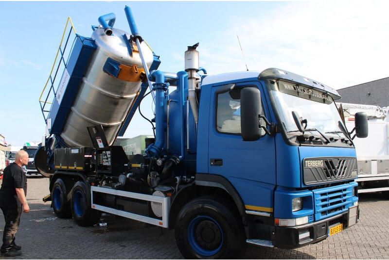 Terberg FM 1450 WITTIG VACUM SYSTEM + TIPPER + FULLY WORKING + EURO 2 + ADR + 11,34m3 - Camion vidangeur: photos 2 Terberg FM 1450 WITTIG VACUM SYSTEM + TIPPER + FULLY WORKING + EURO 2 + ADR + 11,34m3 - Camion vidangeur: photos 2