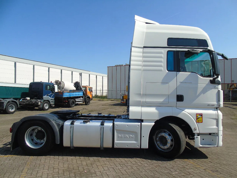 MAN TGX 18.460 + RETARDER + EURO 6 + 5X IN STOCK - Tracteur routier: photos 3 MAN TGX 18.460 + RETARDER + EURO 6 + 5X IN STOCK - Tracteur routier: photos 3