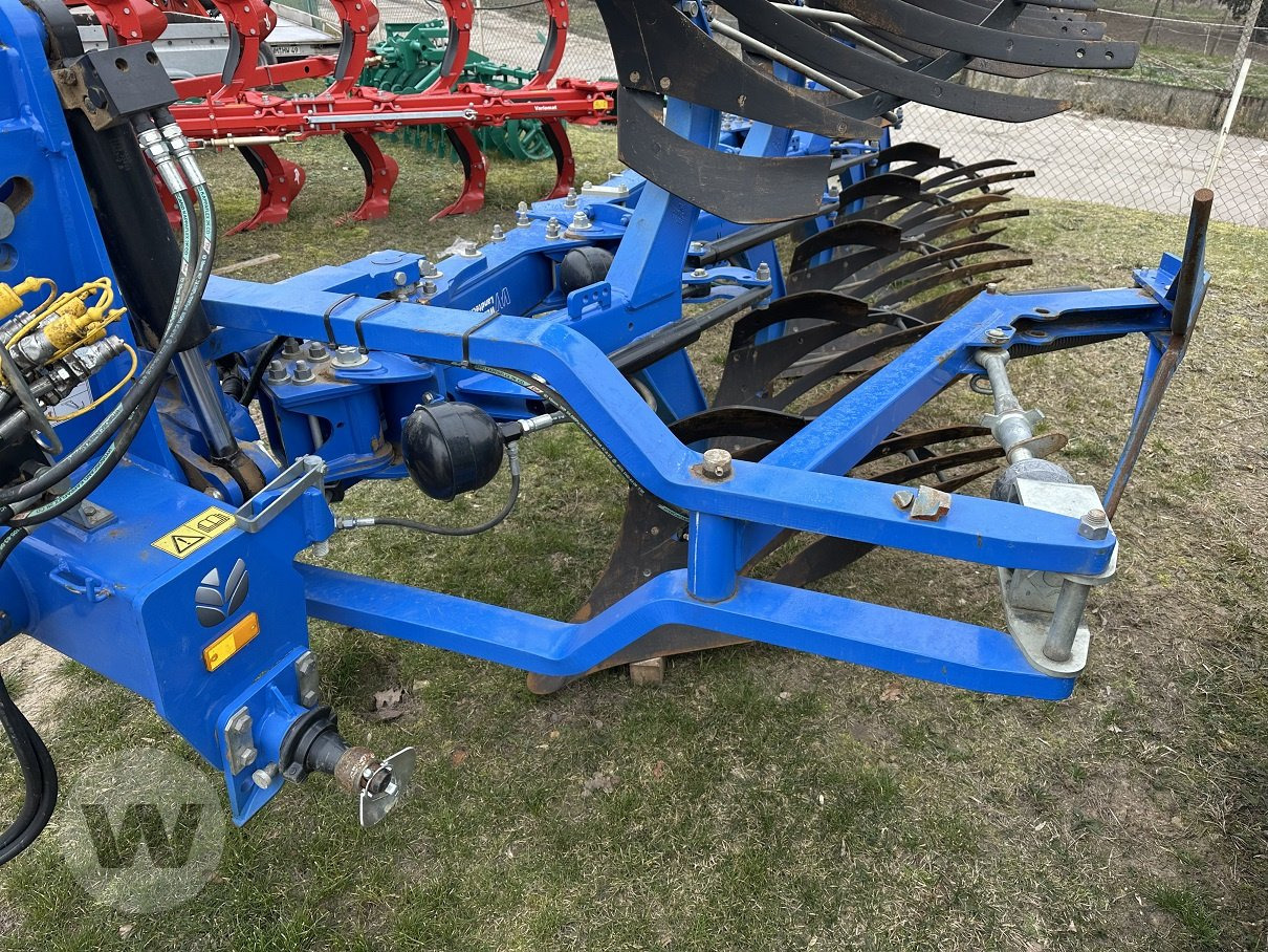 New Holland PHVH 4+1 - Charrue: photos 3 New Holland PHVH 4+1 - Charrue: photos 3