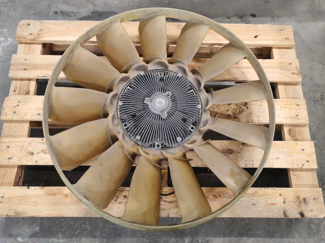 MAN TGS TGX / D2676LF / VISCO CLUTCH FAN / 51066007125 - Ventilateur: photos 2 MAN TGS TGX / D2676LF / VISCO CLUTCH FAN / 51066007125 - Ventilateur: photos 2