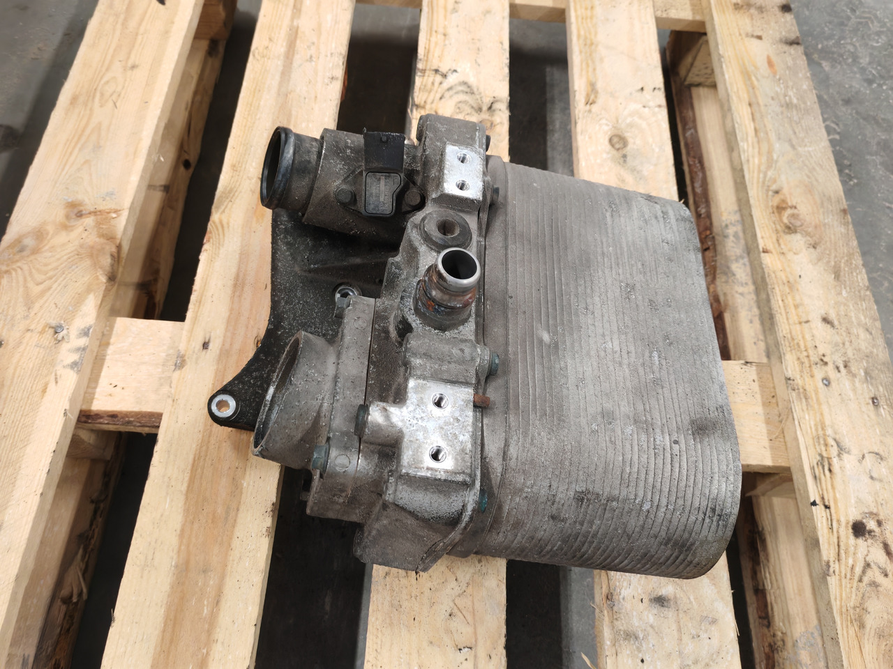 MAN TGS TGX EURO 6 / D2676 / OIL COOLER / 51095403060 - Moteur et pièces: photos 4 MAN TGS TGX EURO 6 / D2676 / OIL COOLER / 51095403060 - Moteur et pièces: photos 4