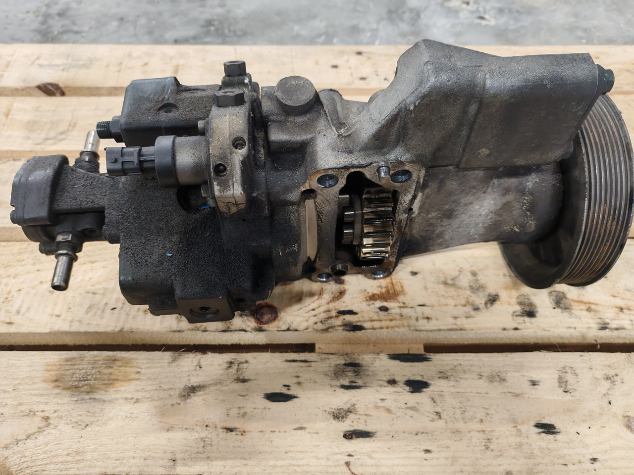 MAN TGS TGX EURO 6 / D2676LF / BOSCH FUEL PUMP / 51111037858 - Pompe à carburant: photos 4 MAN TGS TGX EURO 6 / D2676LF / BOSCH FUEL PUMP / 51111037858 - Pompe à carburant: photos 4