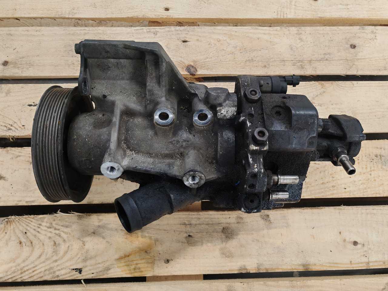 MAN TGS TGX EURO 6 / D2676LF / BOSCH FUEL PUMP / 51111037858 - Pompe à carburant: photos 2 MAN TGS TGX EURO 6 / D2676LF / BOSCH FUEL PUMP / 51111037858 - Pompe à carburant: photos 2