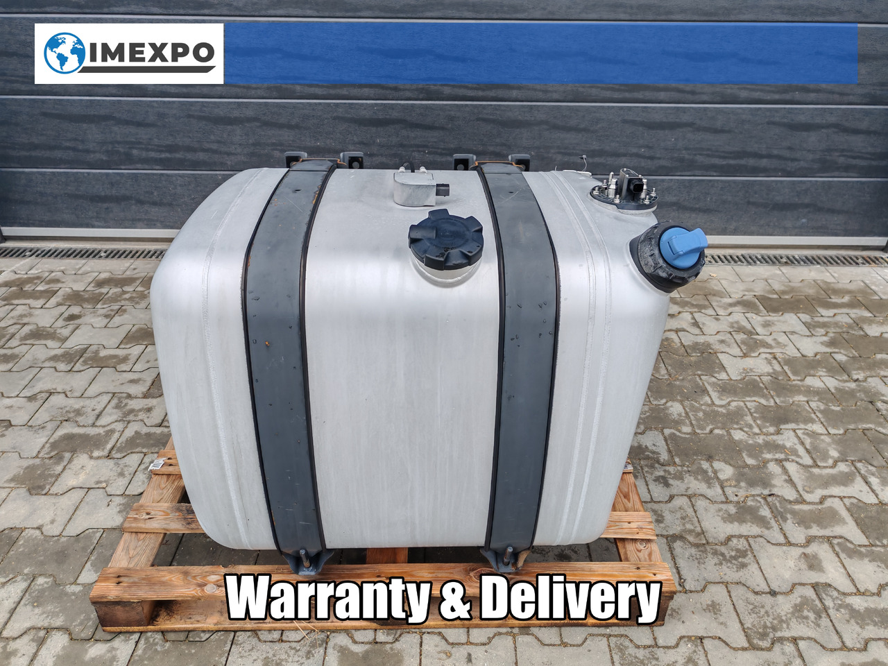 MERCEDES-BENZ ACTROS MP4 / FUEL & ADBLUE TANK / 300L - Réservoir de carburant: photos 1 MERCEDES-BENZ ACTROS MP4 / FUEL & ADBLUE TANK / 300L - Réservoir de carburant: photos 1