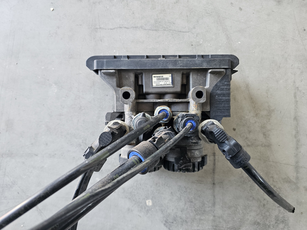 RENAULT RANGE T / REAR EBS VALVE / K102266 22225566 - Valve de frein: photos 2 RENAULT RANGE T / REAR EBS VALVE / K102266 22225566 - Valve de frein: photos 2