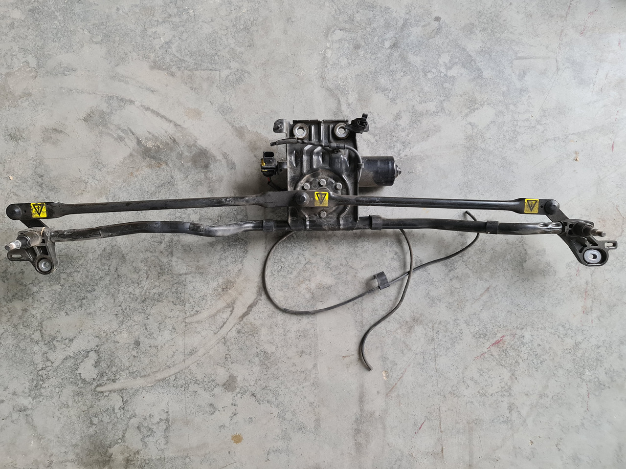 RENAULT RANGE T / WIPERS MECHANISM - Essuie-glace: photos 2 RENAULT RANGE T / WIPERS MECHANISM - Essuie-glace: photos 2